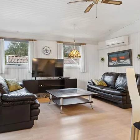 Дом отдыха Cozy Summer House Near *