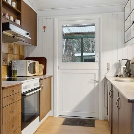 Cozy Summer House Near Сальтум