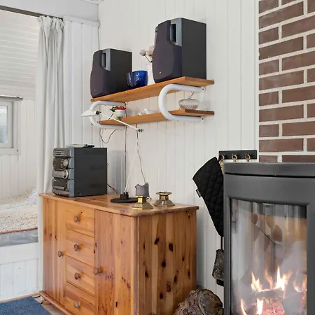 Cozy Summer House Near Дом отдыха